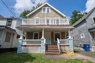 2040 W 103rd St in Cleveland, OH - Building Photo