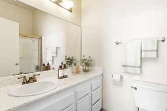 Diplomat Apartments in San Diego, CA - Foto de edificio - Building Photo