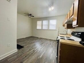 517 W Maple Ave in Independence, MO - Building Photo - Building Photo