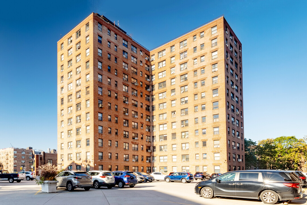 The Howard in Rego Park, NY - Building Photo