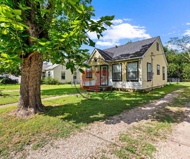 1212 Lewis St in Waco, TX - Building Photo - Building Photo