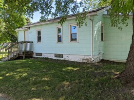 406 11th St NE in Austin, MN - Building Photo