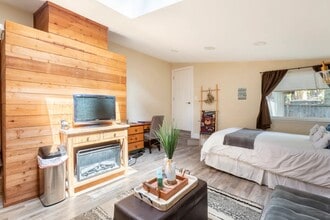 842 Tahoe Keys Blvd, Unit Studio in South Lake Tahoe, CA - Foto de edificio - Building Photo