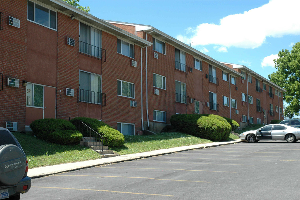 Hillside Garden Apartments in Philadelphia, PA | ApartmentHomeLiving.com