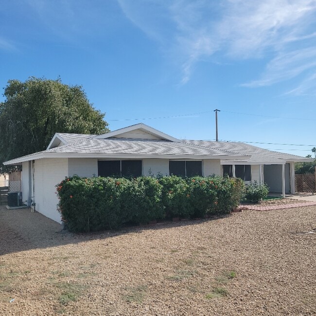 10613 W El Rancho Dr in Sun City, AZ - Foto de edificio - Building Photo