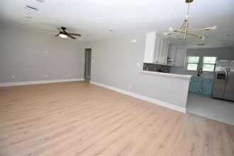 5430 N Crooked Creek Dr in Houston, TX - Building Photo - Building Photo