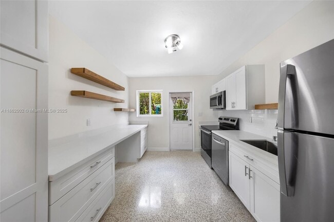 1096 Raven Ave in Miami Springs, FL - Building Photo - Building Photo