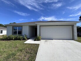 671 Weaver Rd SW in Palm Bay, FL - Building Photo