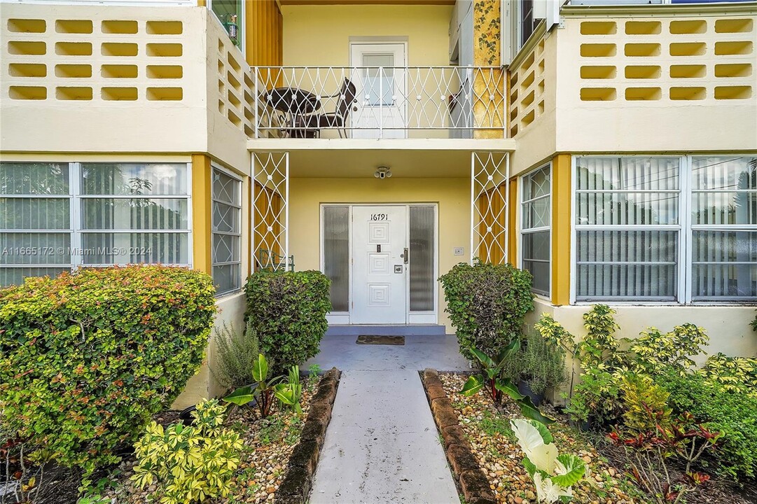 16791 NE 20th Ave in North Miami Beach, FL - Building Photo