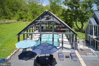 75 Browns Dr in Easton, PA - Building Photo - Building Photo