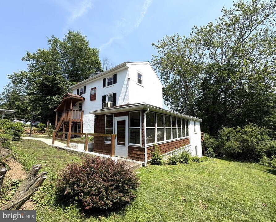 1664 Dekalb Pike in Blue Bell, PA - Building Photo