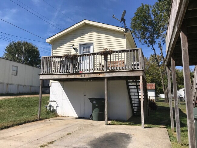 property at 212 E Hillcrest Dr