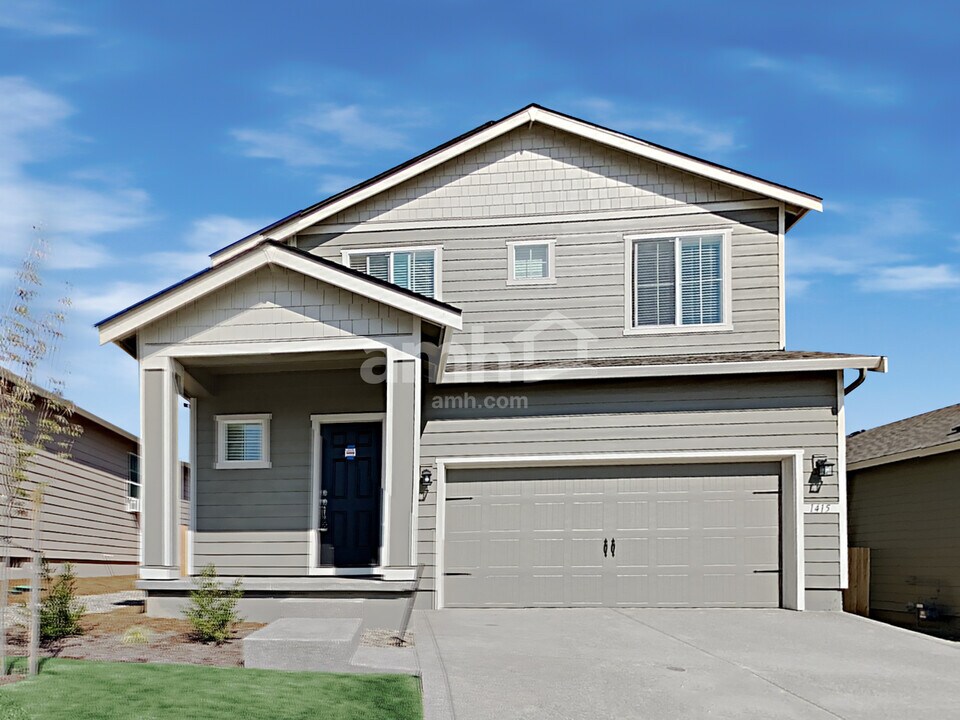 1415 W 16th Ave in La Center, WA - Building Photo