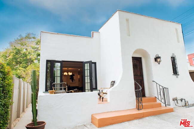 property at 1039 Havenhurst Dr