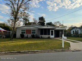 10412 Skycrest Dr N in Jacksonville, FL - Building Photo