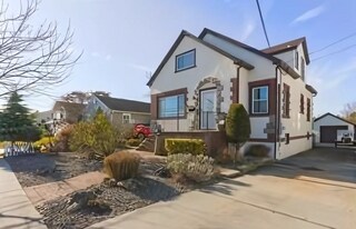 94 Alhambra Rd in Massapequa, NY - Building Photo