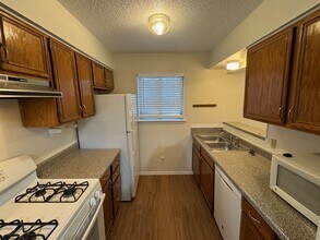 5112 Meadow Creek Dr in Austin, TX - Building Photo - Building Photo