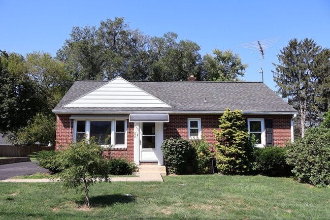 property at 258 Redwood Dr