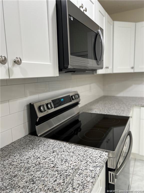 property at 160 SE Lakehurst Dr