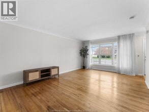 8573 Wyandotte St E in Windsor, ON - Building Photo - Building Photo