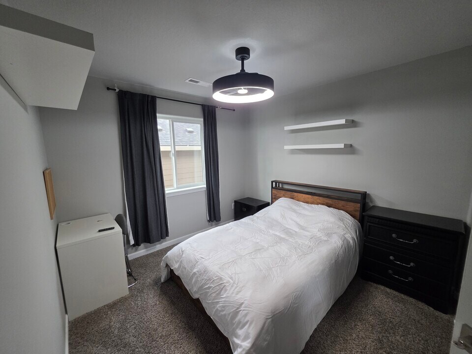 10721 NE 109th St, Unit 2 shared baths in Vancouver, WA - Foto de edificio