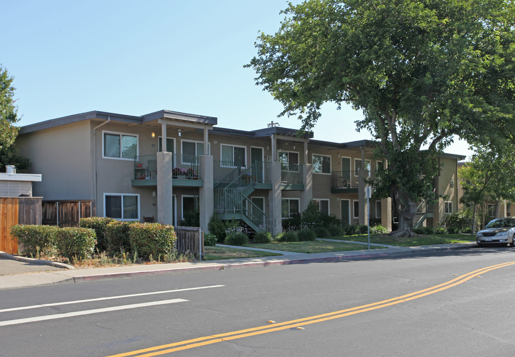 1155-1175 Wawona St in Manteca, CA - Building Photo