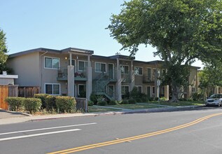 Union Court in Manteca, CA - Building Photo - Building Photo