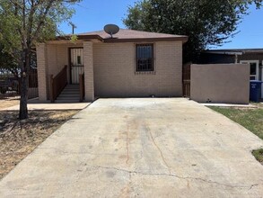 3711 Daniela Loop in Laredo, TX - Building Photo - Building Photo