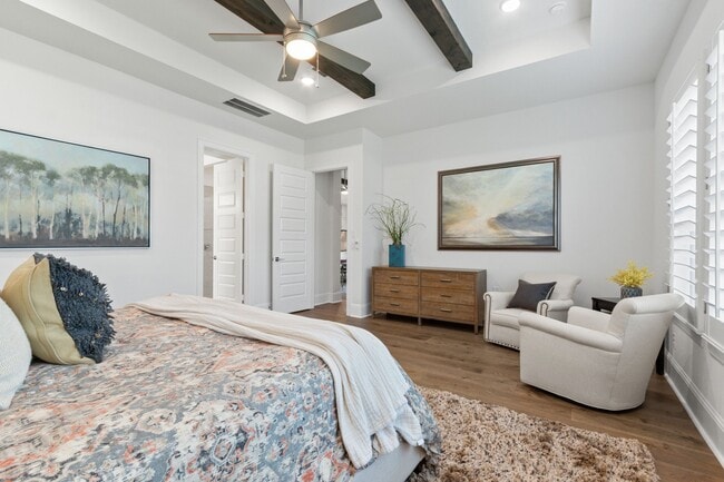 property at 902 Falcon Hollow Ln