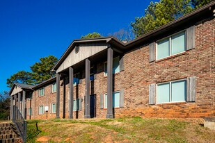 Pineview Pointe Apartments in Birmingham, AL - Building Photo