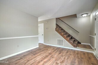 225 Oakcrest Cir in Bristol, VA - Building Photo - Building Photo