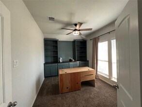 200 Nathaniel Dr in Taylor, TX - Building Photo - Building Photo