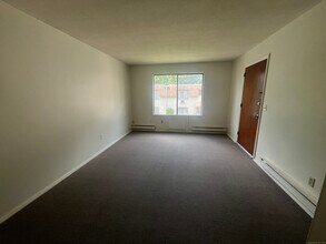 67 Dallas Terrace in Waterbury, CT - Building Photo - Building Photo