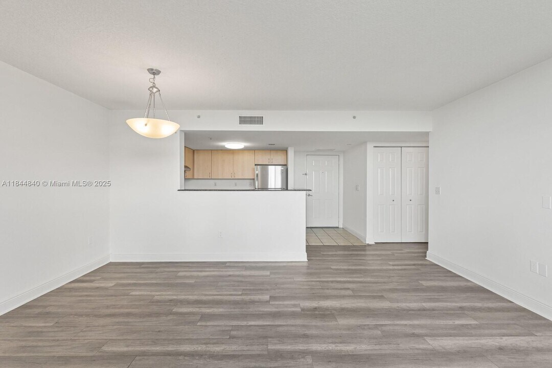 3000 Coral Wy in Coral Gables, FL - Building Photo