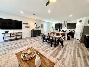 3235 Creston Gate Dr in Houston, TX - Building Photo - Building Photo