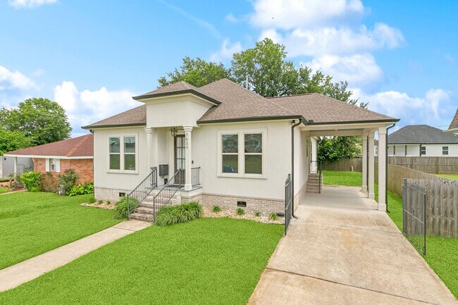 7637 Patricia St in Arabi, LA - Building Photo - Building Photo