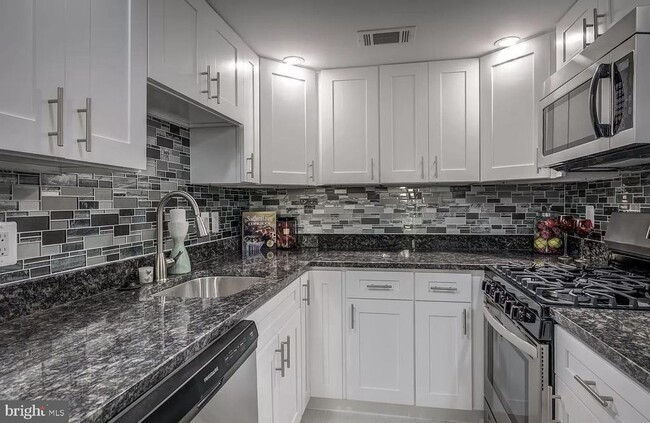 14822 Bryan Ct in Woodbridge, VA - Building Photo - Building Photo