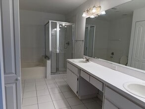 612 Lakemont Dr in Brandon, FL - Building Photo - Building Photo