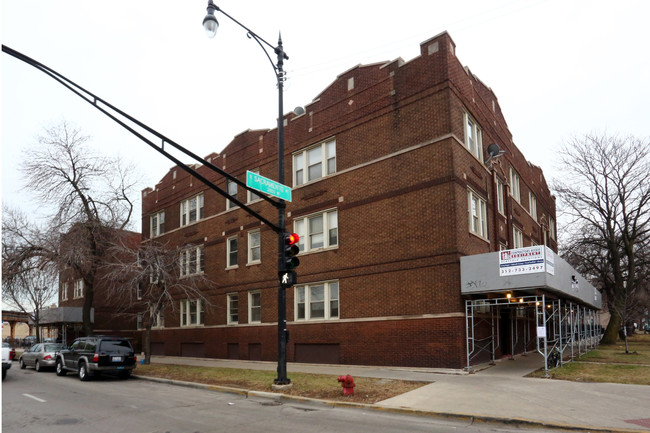 2945-2953 W Fullerton Ave in Chicago, IL - Foto de edificio - Building Photo