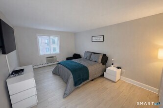 136 Deer Hill Ave in Danbury, CT - Building Photo - Building Photo