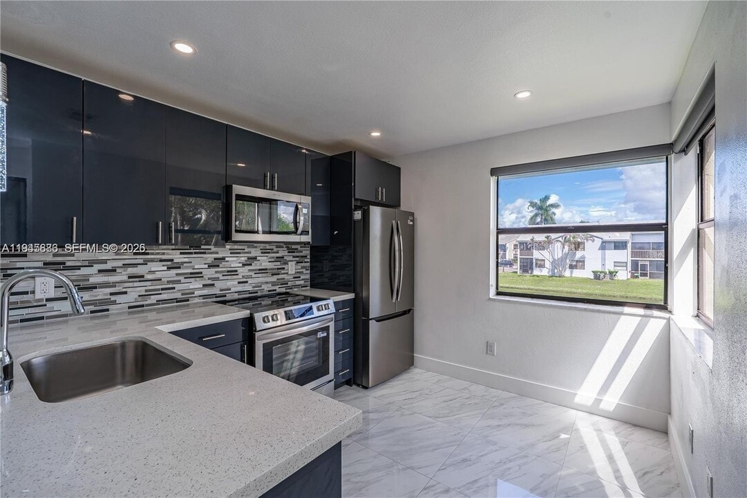 1031 Adams Ave in Homestead, FL - Building Photo