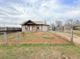 305 SE 45th St in Oklahoma City, OK - Building Photo