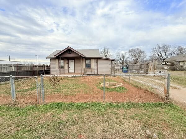 property at 305 SE 45th St