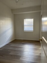 427 W 53rd St, Unit 1 in Los Angeles, CA - Foto de edificio - Building Photo