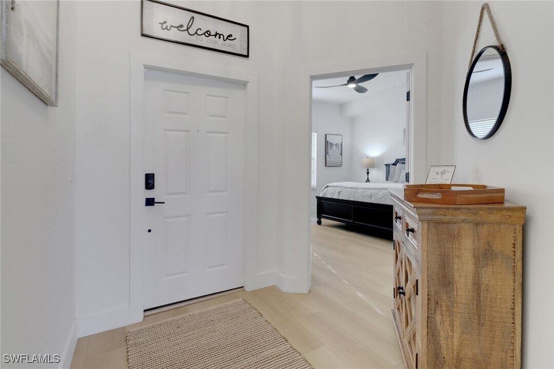 451 Bayfront Pl in Naples, FL - Building Photo