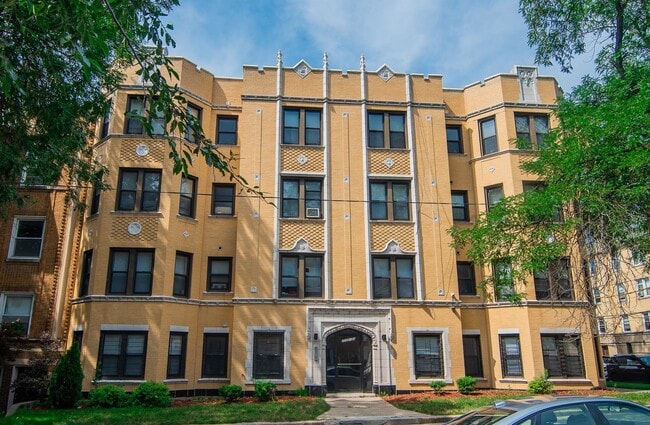 property at 2036 W Arthur Ave