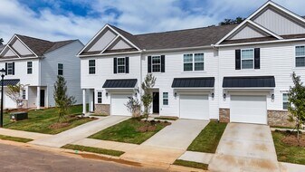 18 Twiggs Ln in Taylors, SC - Building Photo