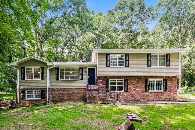 property at 737 Mountainbrooke Cir SW