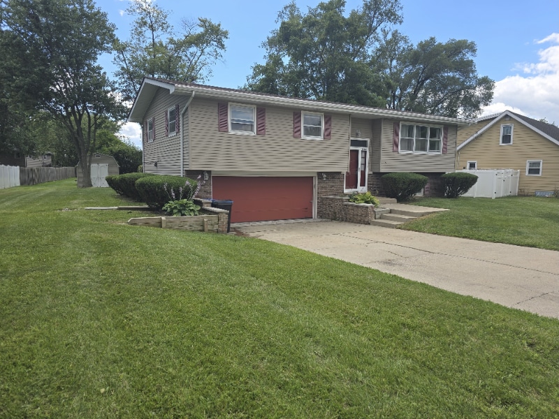 201 Magnolia Dr in Crown Point, IN - Building Photo
