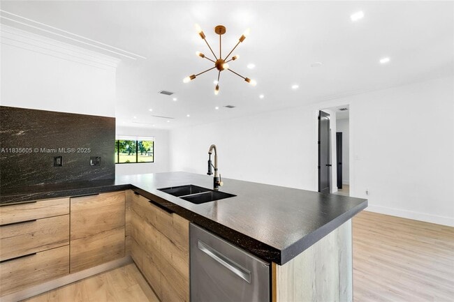 365 Fairway Dr in Miami Beach, FL - Building Photo - Building Photo